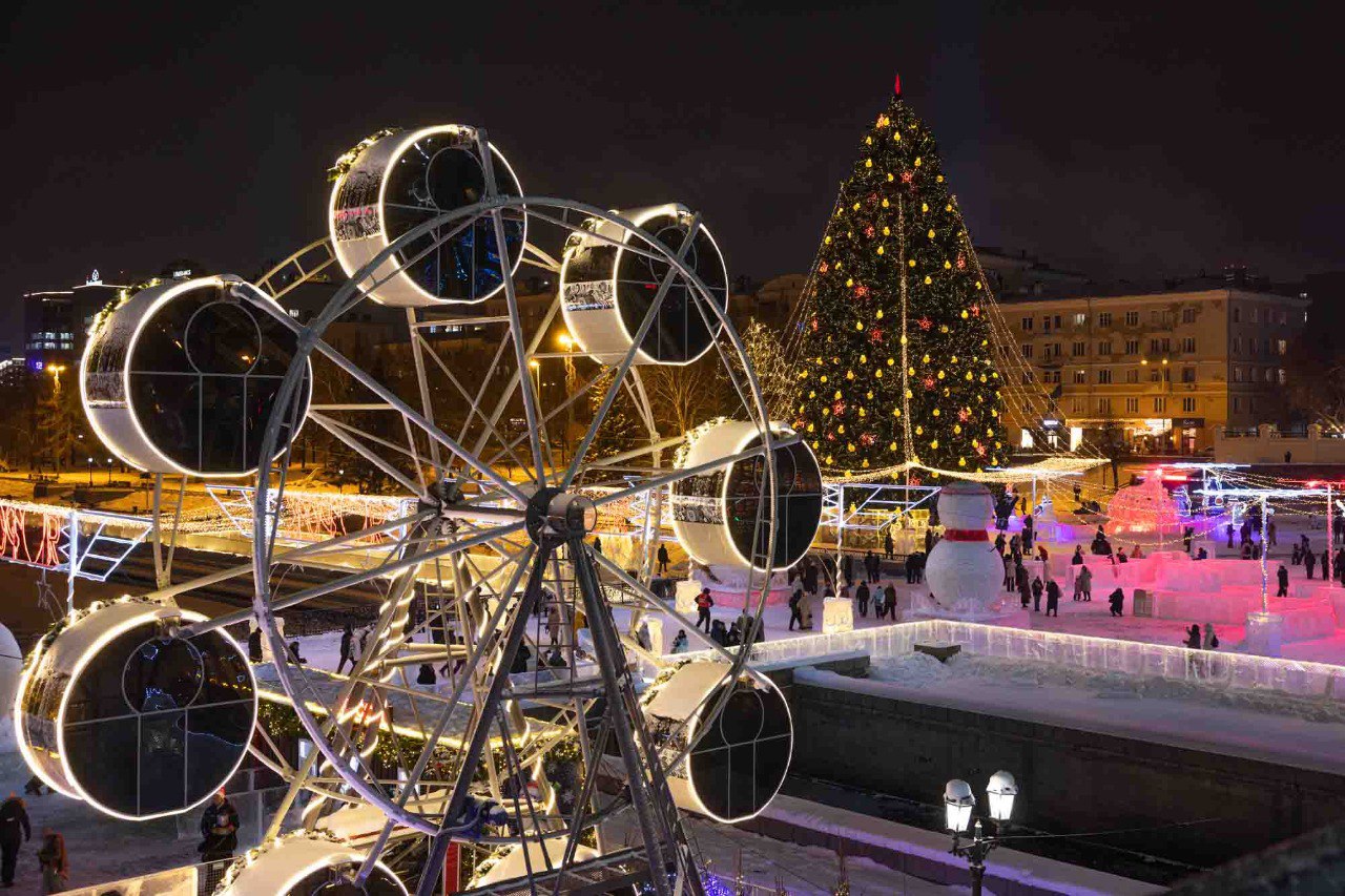 Алексей Орлов: В самом центре уральской столицы поселилась настоящая зимняя сказка – в Историческом сквере заработал ледовый городок Алексей Орлов: В самом центре уральской столицы поселилась настоящая зимняя сказка – в Историческом сквере заработал ледовый городок