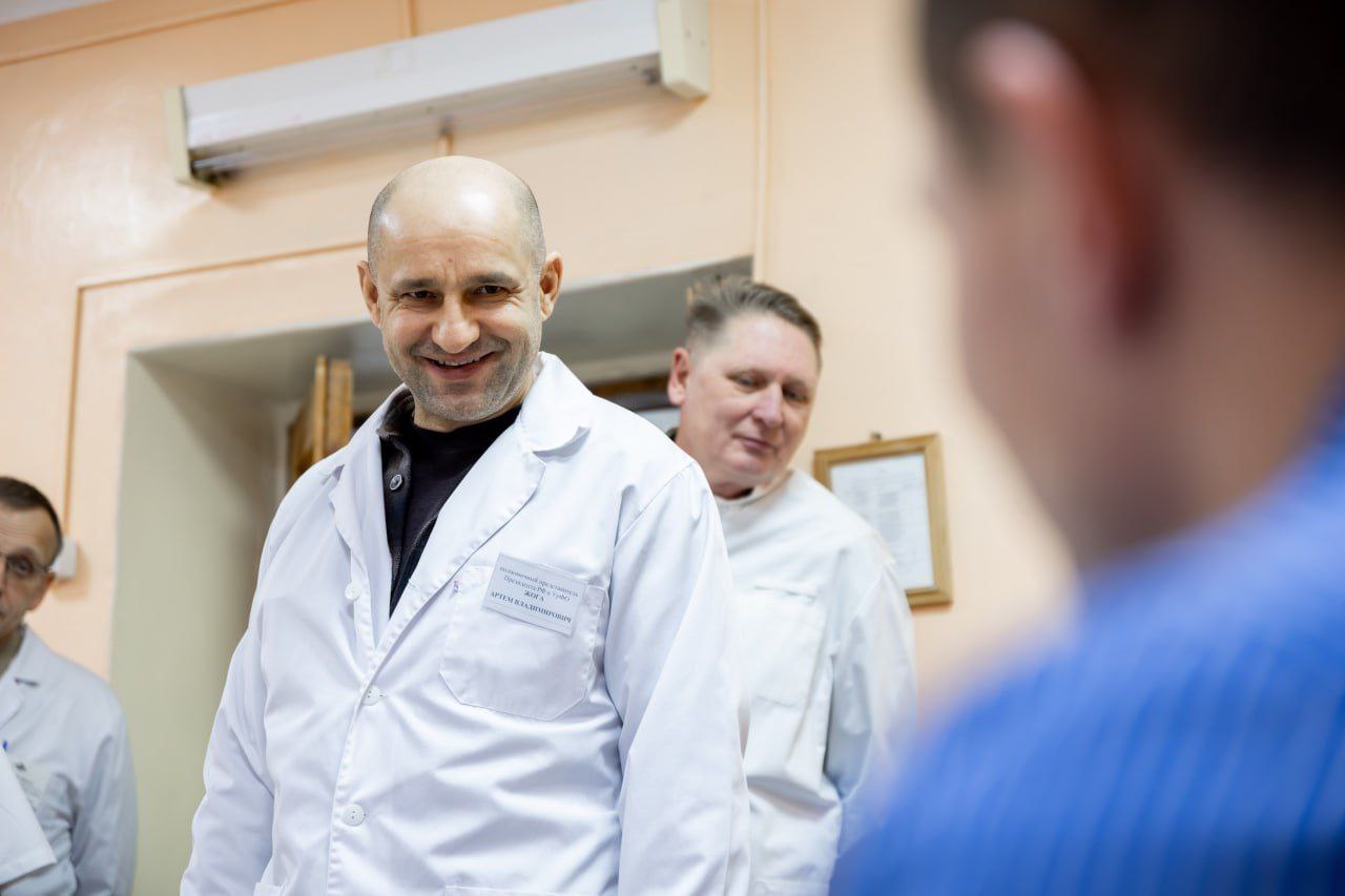 Артём Жога: Навестил бойцов, которые проходят лечение в военном клиническом госпитале Екатеринбурга Артём Жога: Навестил бойцов, которые проходят лечение в военном клиническом госпитале Екатеринбурга