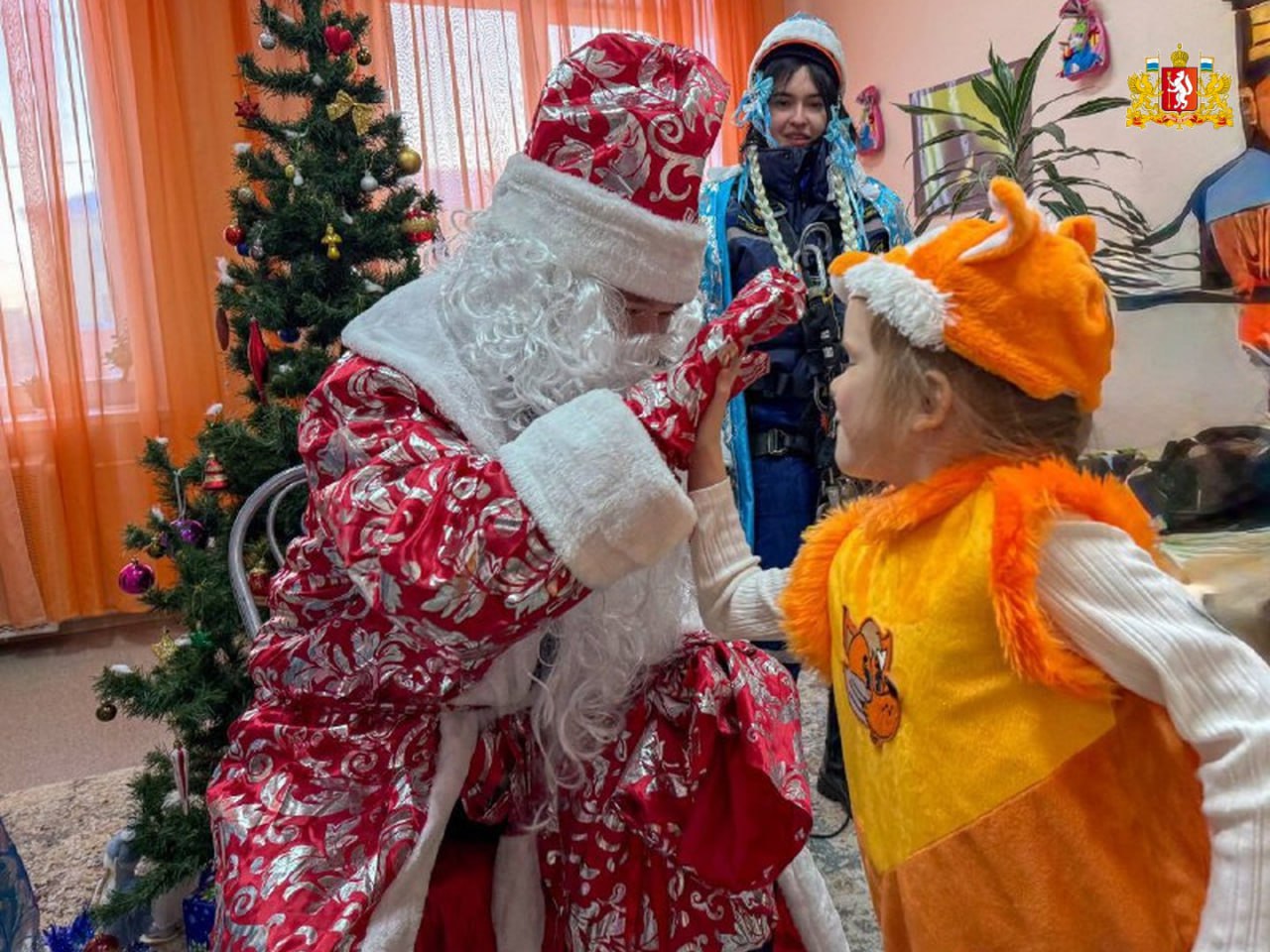 Добровольцы и активисты Свердловской области поздравили маленьких уральцев в больницах и Домах ребёнка с Новым годом Добровольцы и активисты Свердловской области поздравили маленьких уральцев в больницах и Домах ребёнка с Новым годом