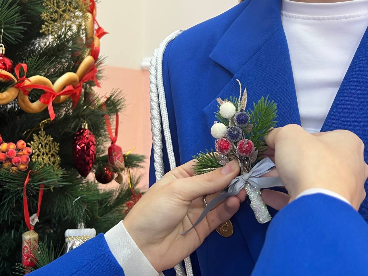 Еженедельные новости ЮИД. 20-26 декабря До Нового года рукой подать! И у юных инспекторов движения подготовка к празднику уже в самом разгаре: вместе с новогодним настроением ребята запускают полезные акции и инициативы Еженедельные новости ЮИД. 20-26 декабря До Нового года рукой подать! И у юных инспекторов движения подготовка к празднику уже в самом разгаре: вместе с новогодним настроением ребята запускают полезные акции и инициативы