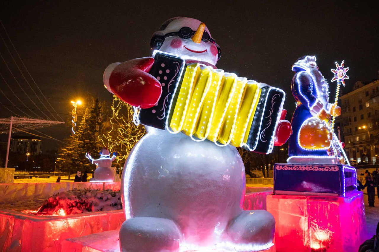 Алексей Орлов: В самом центре уральской столицы поселилась настоящая зимняя сказка – в Историческом сквере заработал ледовый городок Алексей Орлов: В самом центре уральской столицы поселилась настоящая зимняя сказка – в Историческом сквере заработал ледовый городок