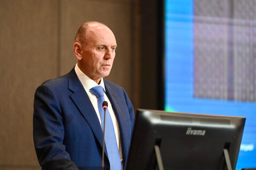 Президент Свердловского областного союза промышленников и предпринимателей Дмитрий Пумпянский поздравил жителей Среднего Урала с наступающим Новым годом и Рождеством