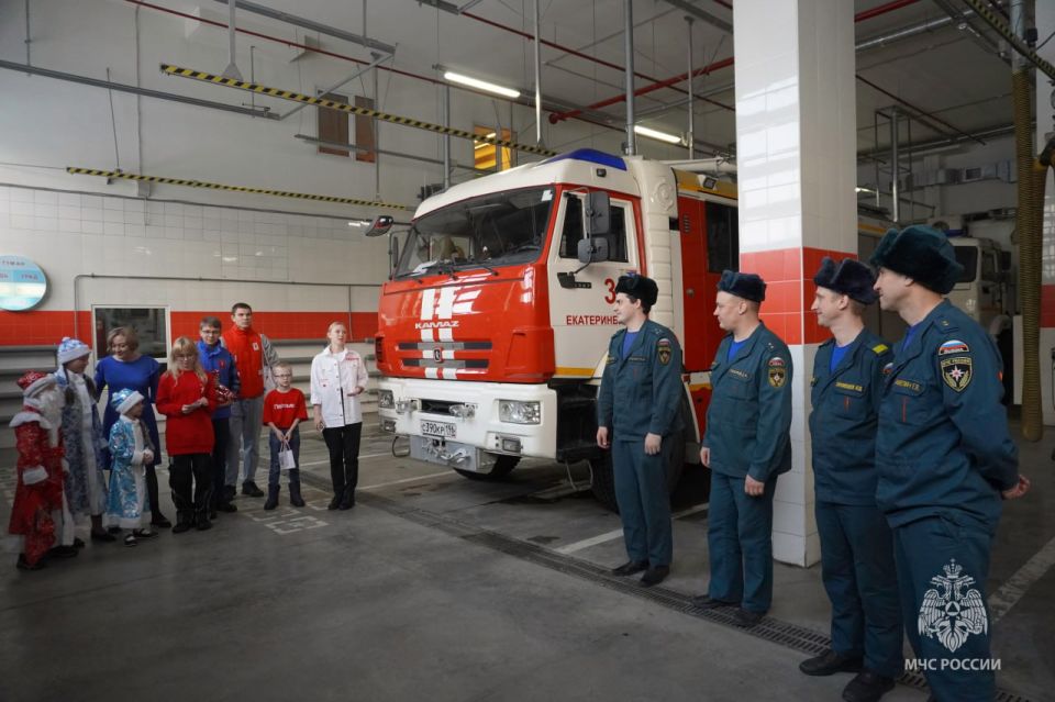 Огнеборцы принимают поздравления