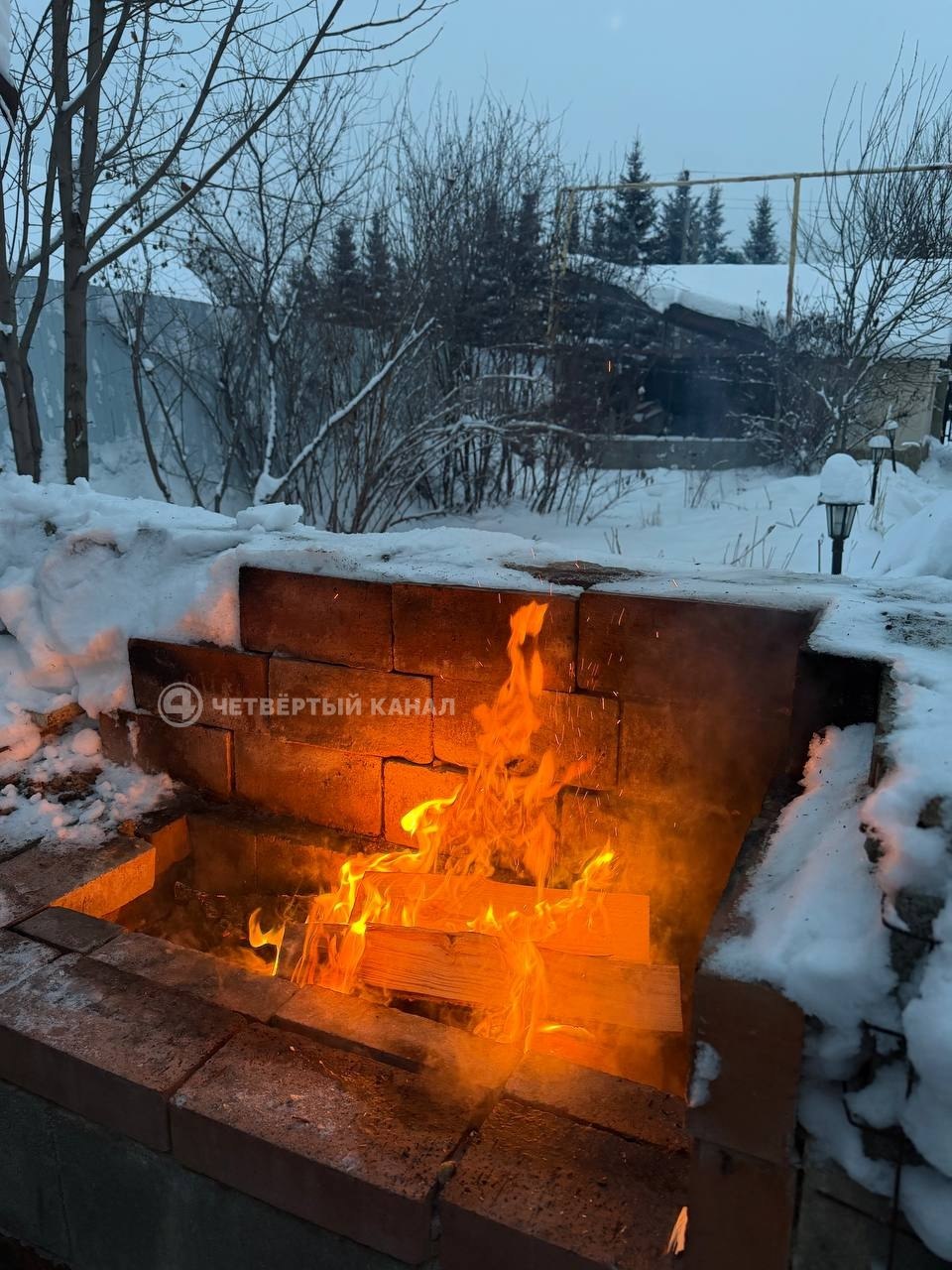 Пока город выдыхает, за городом — магия… Праздники в самом разгаре: кто-то всё ещё отсыпается дома, а кто-то махнул за город — и, кажется, не прогадал. Снег, тишина, морозный воздух и такие закаты, что хочется просто молчать... Пока город выдыхает, за городом — магия… Праздники в самом разгаре: кто-то всё ещё отсыпается дома, а кто-то махнул за город — и, кажется, не прогадал. Снег, тишина, морозный воздух и такие закаты, что хочется просто молчать...