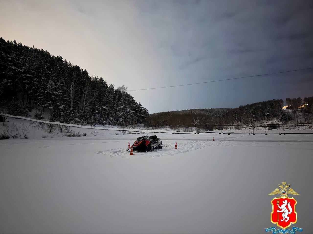 «Въехал в мост на реке»: под Каменском-Уральским погиб водитель снегохода