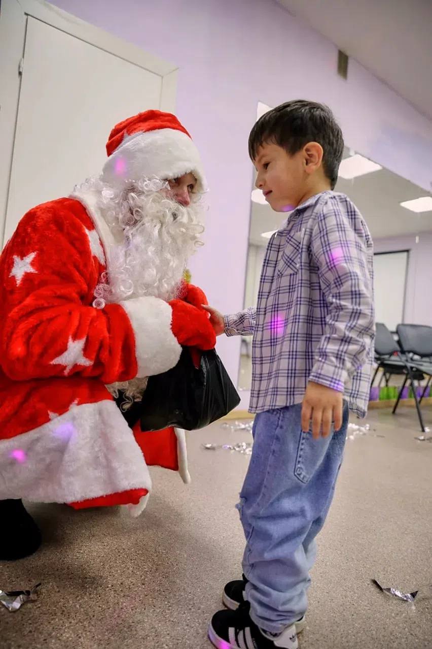 В Большом Истоке прошел новогодний праздник для детей с ОВЗ