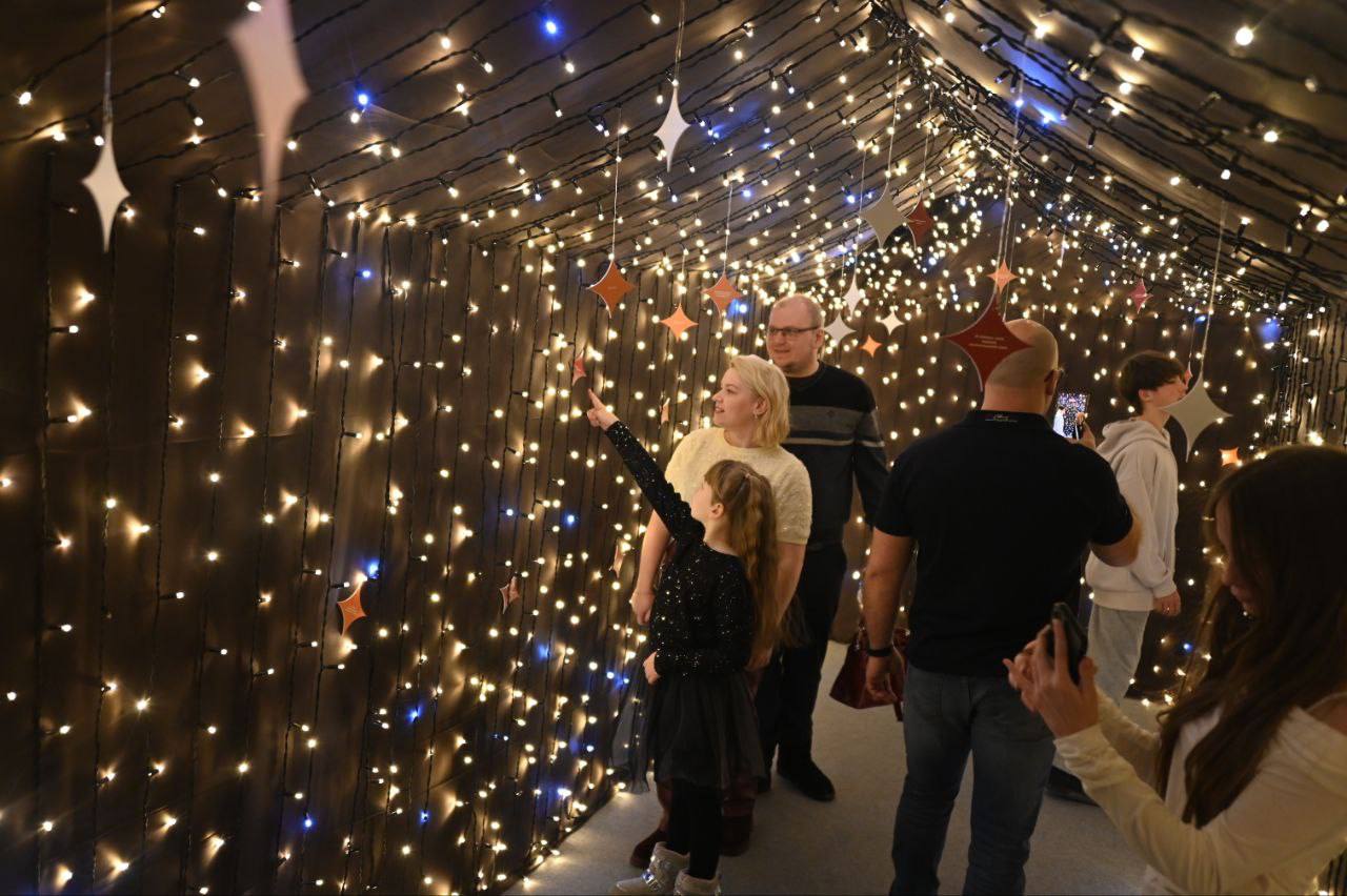 В Екатеринбург-ЭКСПО в новогодние каникулы для свердловчан заработала волшебная «Фабрика Деда Мороза» В Екатеринбург-ЭКСПО в новогодние каникулы для свердловчан заработала волшебная «Фабрика Деда Мороза»