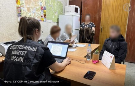 Серовский районный суд (Свердловская область) рассмотрел ходатайство следователя об избрании меры пресечения 17-летнему жителю поселка Медянкино города Серова, обвиняемому в смерти двух подростков, погибших в пожаре 1 января...