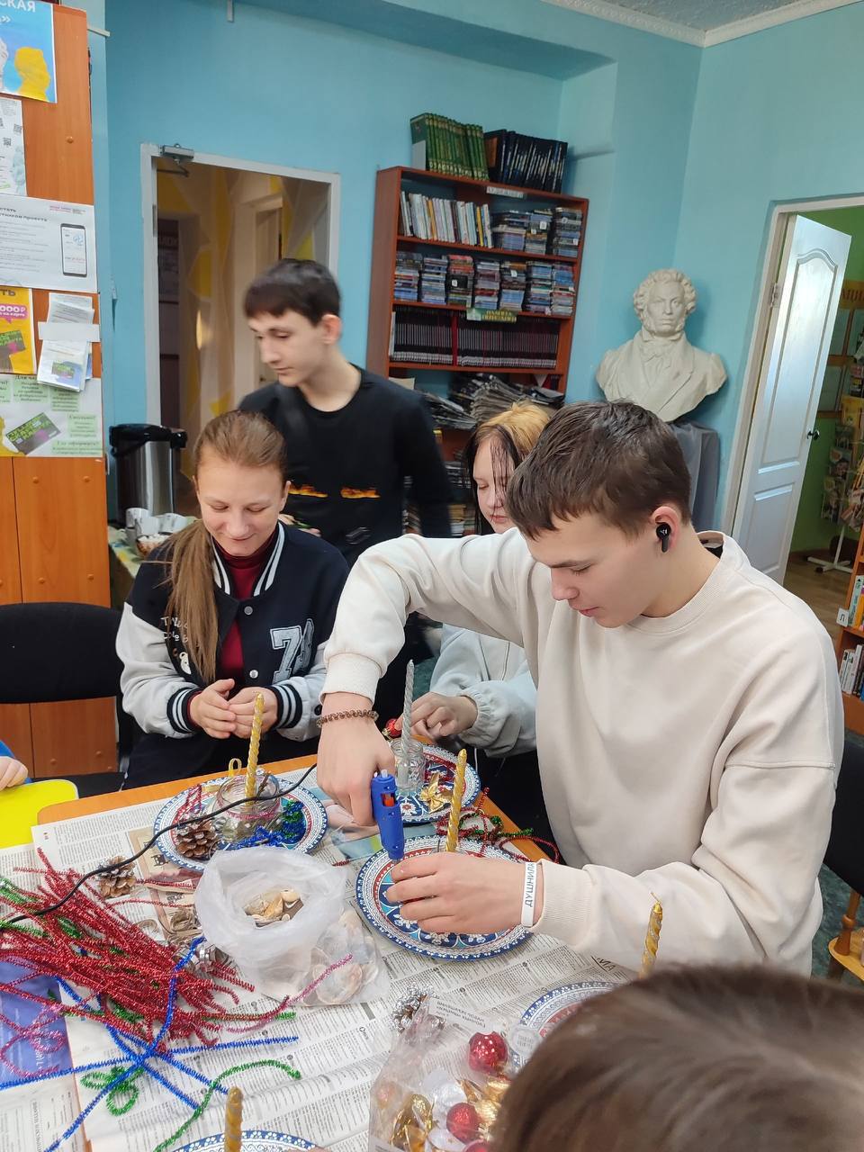 В новогодние каникулы в библиотеках Волчанска стартовали специальные игровые программы для взрослых и детей В новогодние каникулы в библиотеках Волчанска стартовали специальные игровые программы для взрослых и детей