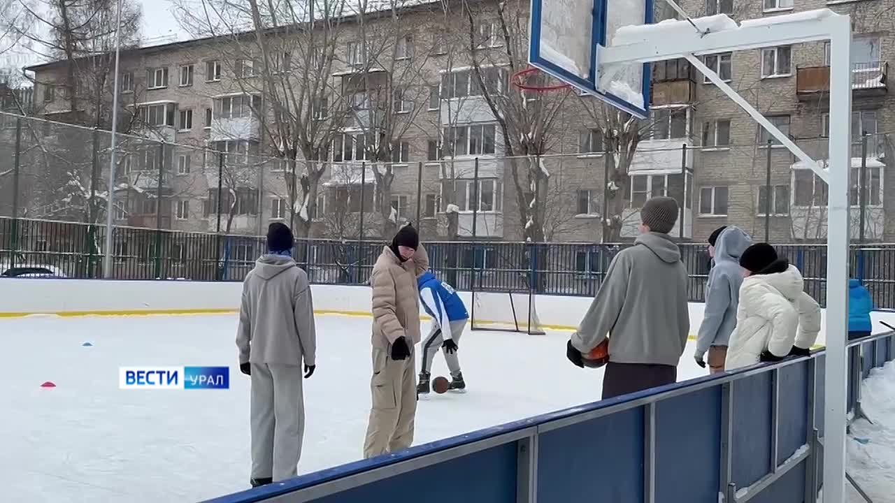 Такого вы ещё не видели: тренировка по баскетболу на коньках