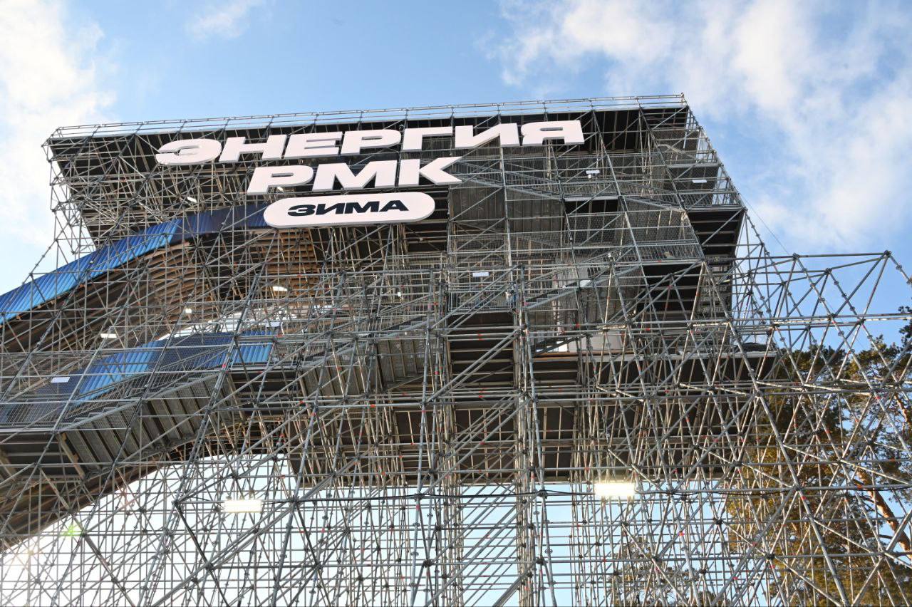 И, конечно, одной из главных достопримечательностей зимнего фестиваля «Энергия РМК» является большая горка для катания на тюбингах И, конечно, одной из главных достопримечательностей зимнего фестиваля «Энергия РМК» является большая горка для катания на тюбингах