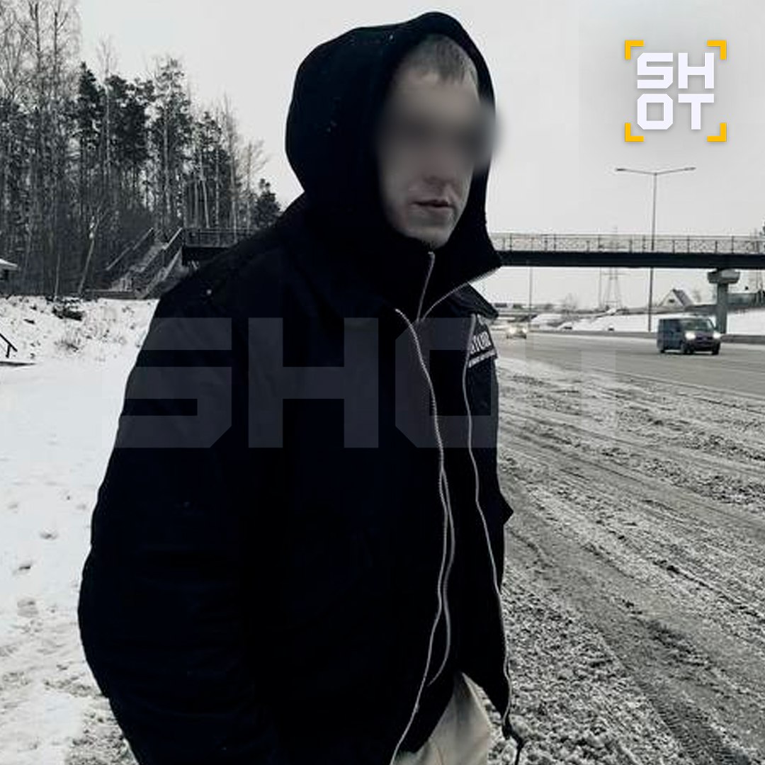 Мужчины на снегоходе провалились под лёд в Свердловской области