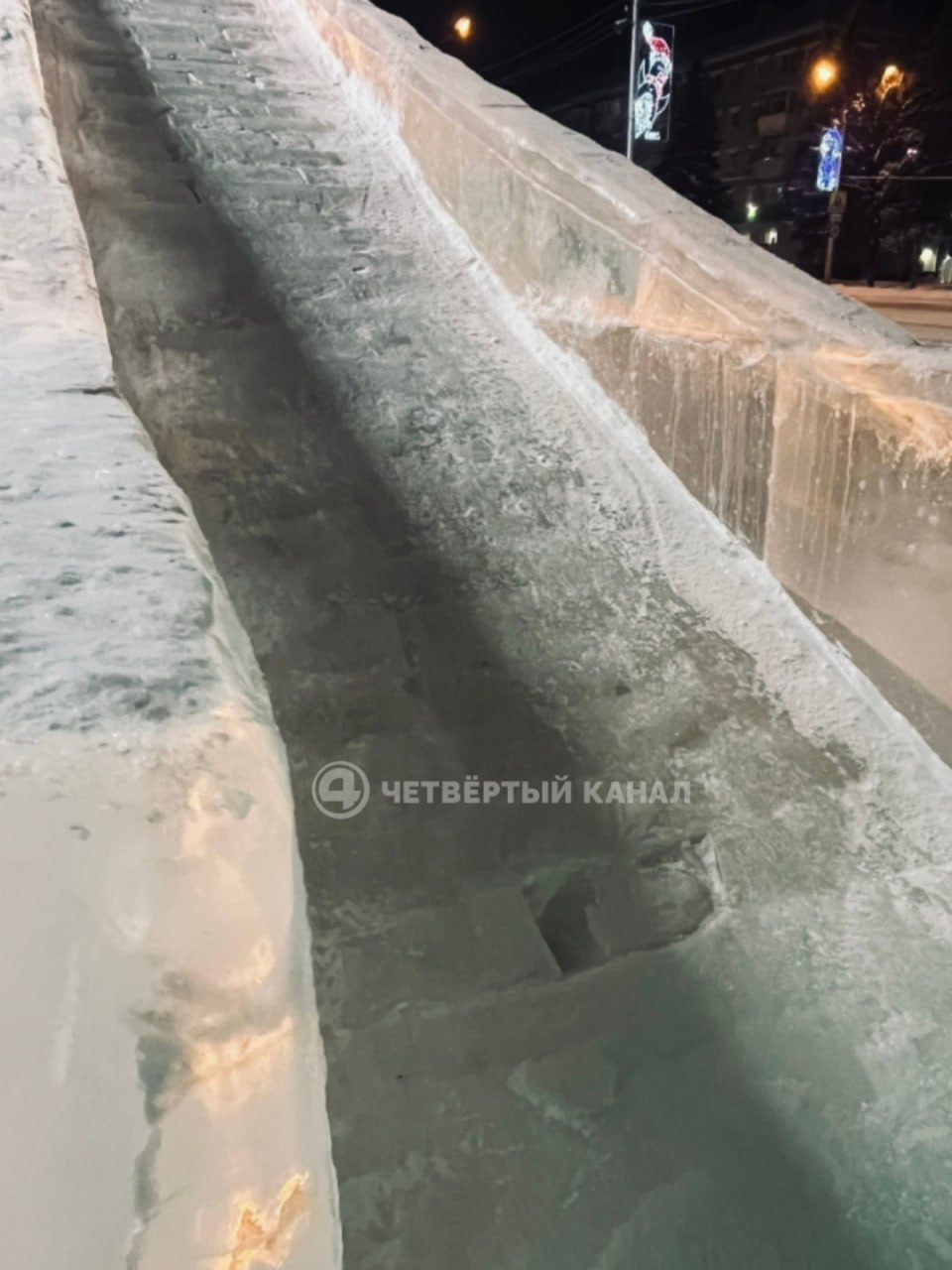 Администрация Каменска-Уральского взялась за ремонт опасного ледового городка