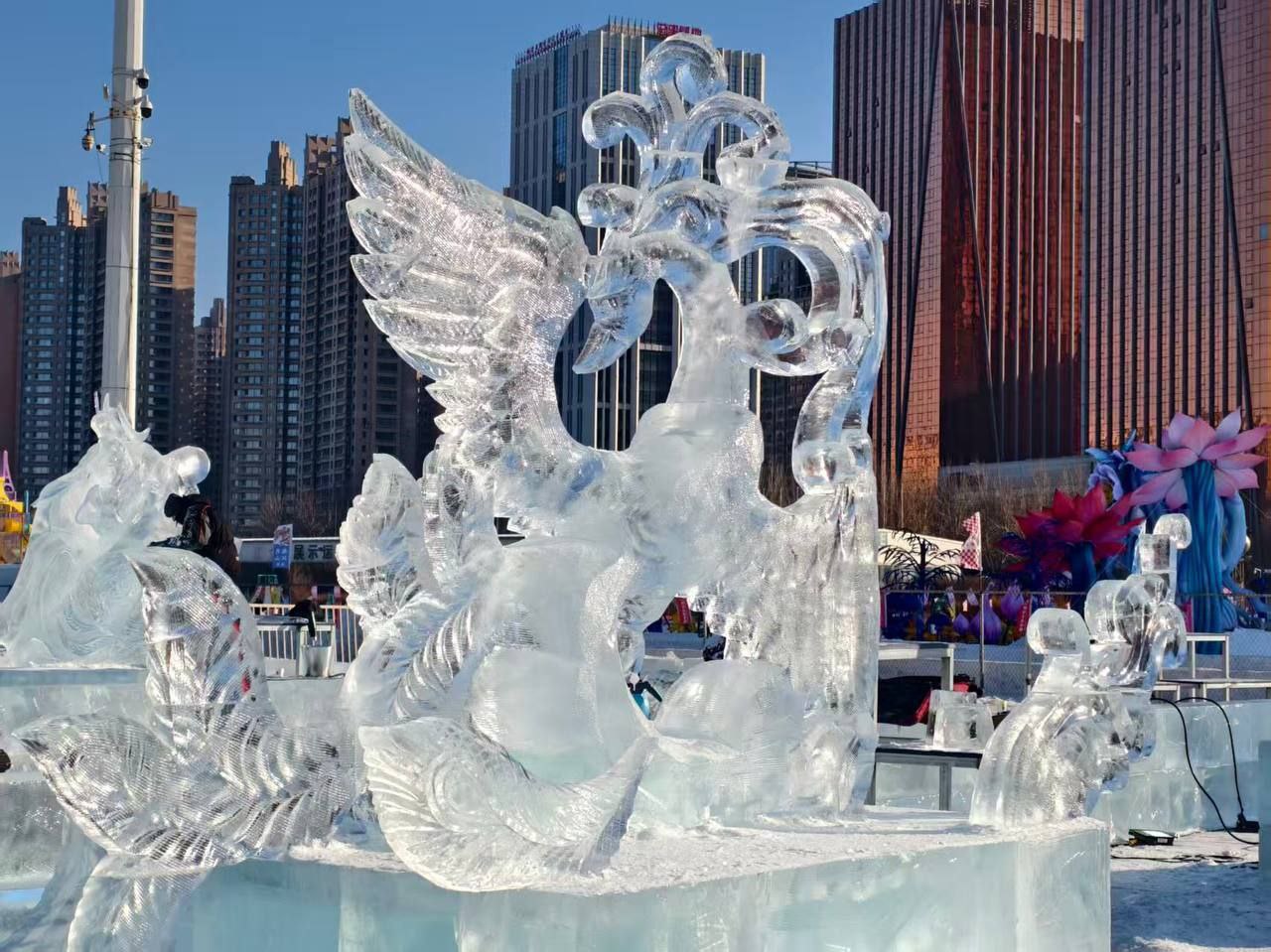 Скульпторы из Екатеринбурга взяли бронзу на Международном фестивале льда и снега в Харбине Скульпторы из Екатеринбурга взяли бронзу на Международном фестивале льда и снега в Харбине