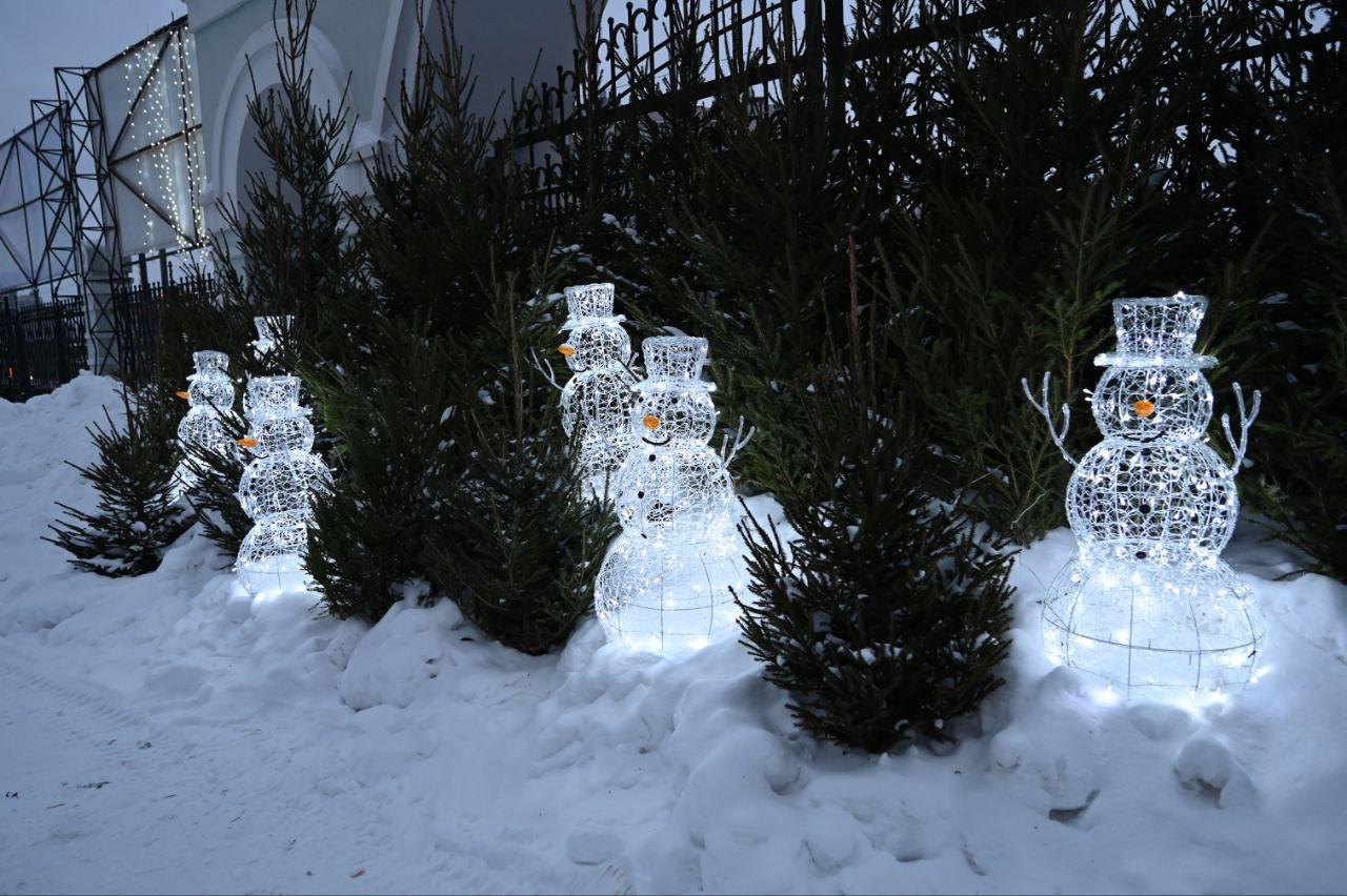 Лесные пожарные Свердловской области заготовили 300 хвойных деревьев и около трех кубометров пихтового лапника на дорогах, требовавших расчистки, и доставили в Иоанно-Предтеченское архиерейское подворье и другие храмы... Лесные пожарные Свердловской области заготовили 300 хвойных деревьев и около трех кубометров пихтового лапника на дорогах, требовавших расчистки, и доставили в Иоанно-Предтеченское архиерейское подворье и другие храмы...