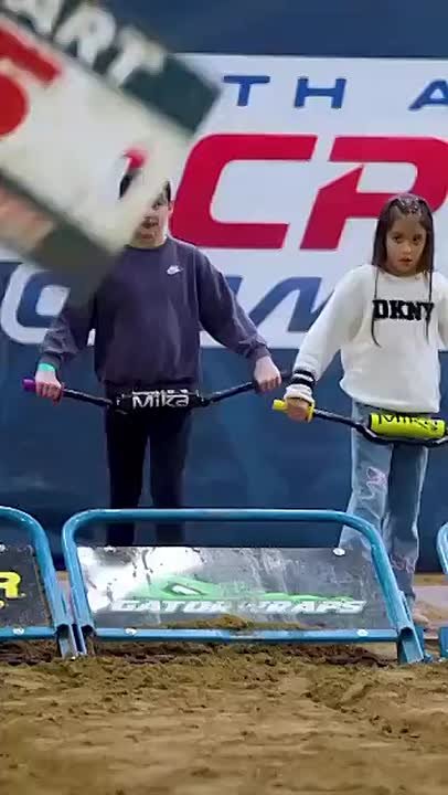 Воображаемые лошади уступают место воображаемым мотоциклам