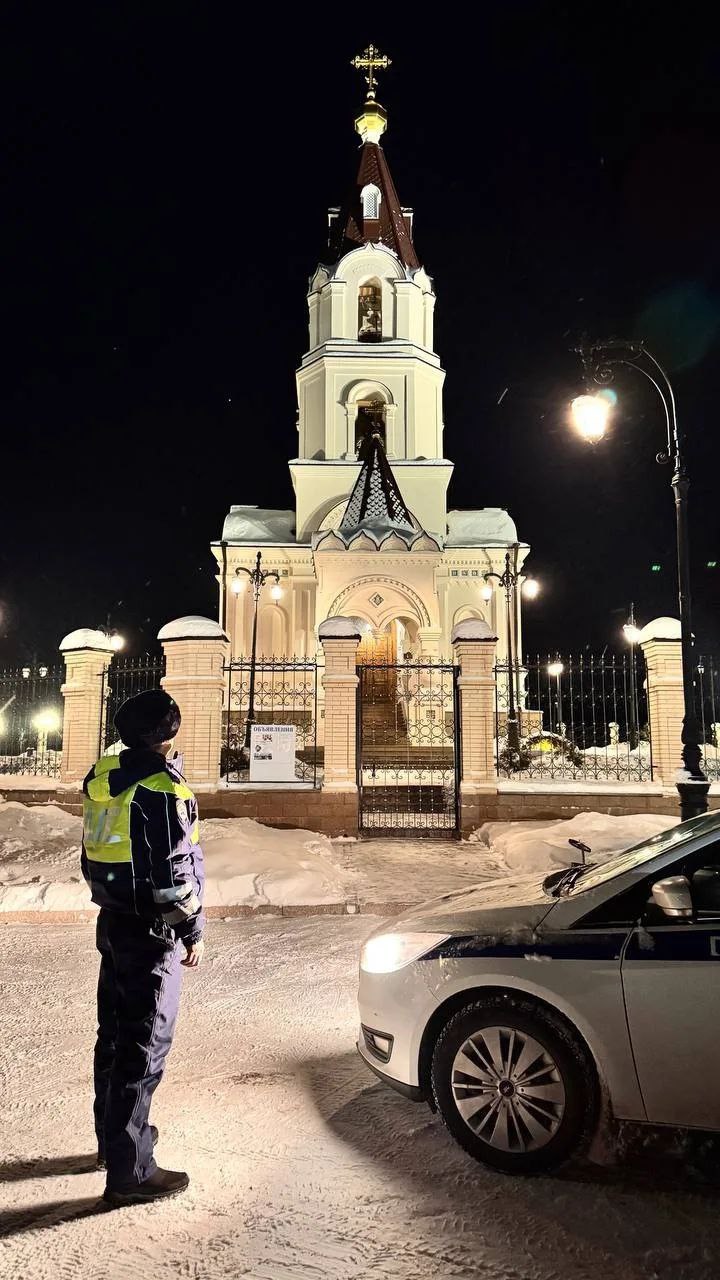Почти 400 экипажей ДПС обеспечивают безопасность дорожного движения в период праздничных богослужений в Свердловской области Почти 400 экипажей ДПС обеспечивают безопасность дорожного движения в период праздничных богослужений в Свердловской области