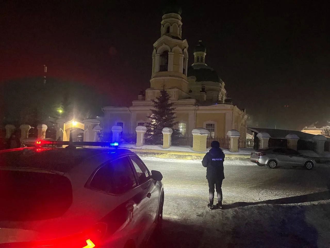 Почти 400 экипажей ДПС обеспечивают безопасность дорожного движения в период праздничных богослужений в Свердловской области Почти 400 экипажей ДПС обеспечивают безопасность дорожного движения в период праздничных богослужений в Свердловской области