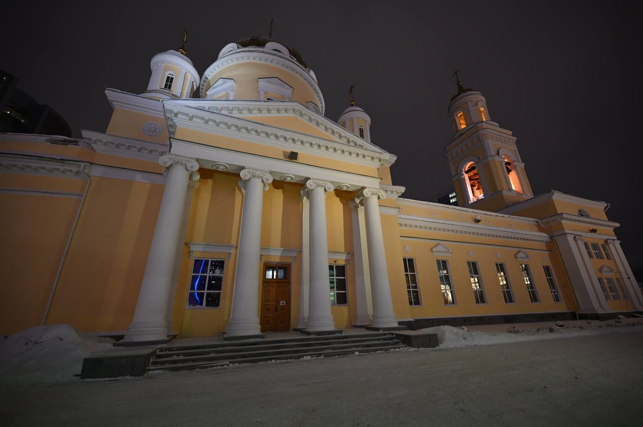 Денис Паслер поздравил свердловчан со светлым Рождеством Христовым Денис Паслер поздравил свердловчан со светлым Рождеством Христовым