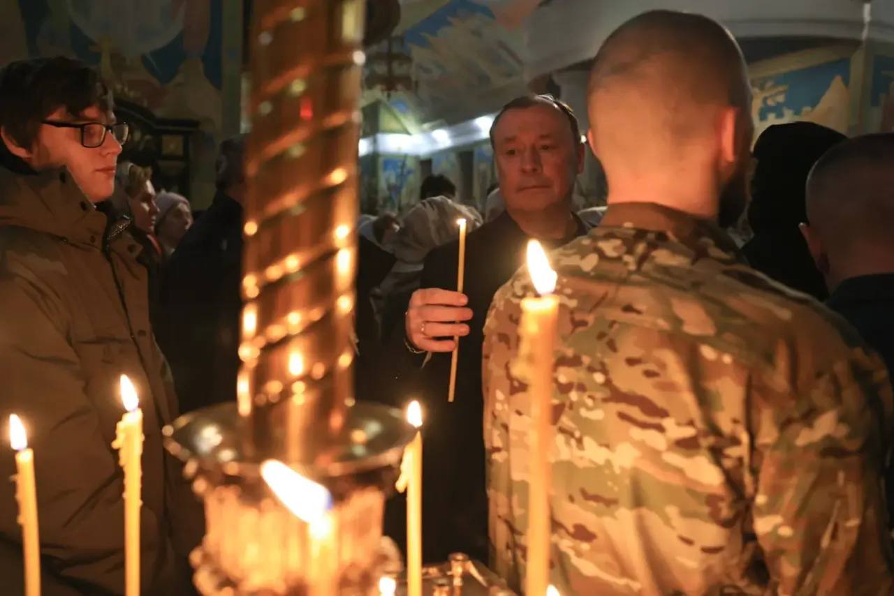 Алексей Орлов: Сердечно поздравляю всех православных верующих с Рождеством Христовым! Этот светлый праздник встретил в Свято-Троицком кафедральном соборе вместе с сотнями горожан Алексей Орлов: Сердечно поздравляю всех православных верующих с Рождеством Христовым! Этот светлый праздник встретил в Свято-Троицком кафедральном соборе вместе с сотнями горожан