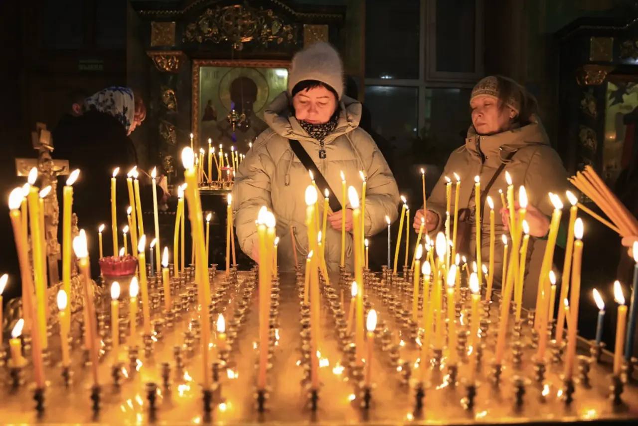 Алексей Орлов: Сердечно поздравляю всех православных верующих с Рождеством Христовым! Этот светлый праздник встретил в Свято-Троицком кафедральном соборе вместе с сотнями горожан Алексей Орлов: Сердечно поздравляю всех православных верующих с Рождеством Христовым! Этот светлый праздник встретил в Свято-Троицком кафедральном соборе вместе с сотнями горожан