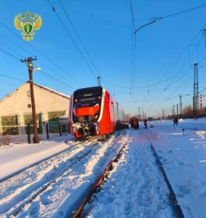 Электричка Екатеринбург — Карпинск сошла с рельсов