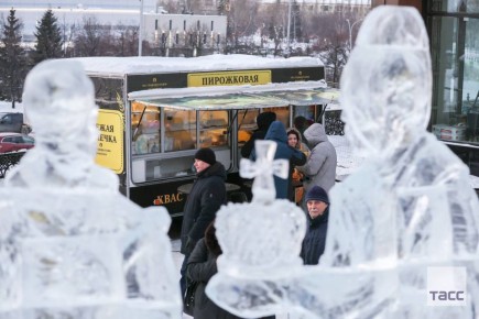 Ледяная красота. Возле Храма-на Крови в Екатеринбурге в эти дни проходит XX Международный фестиваль ледяной скульптуры «Вифлеемская звезда»