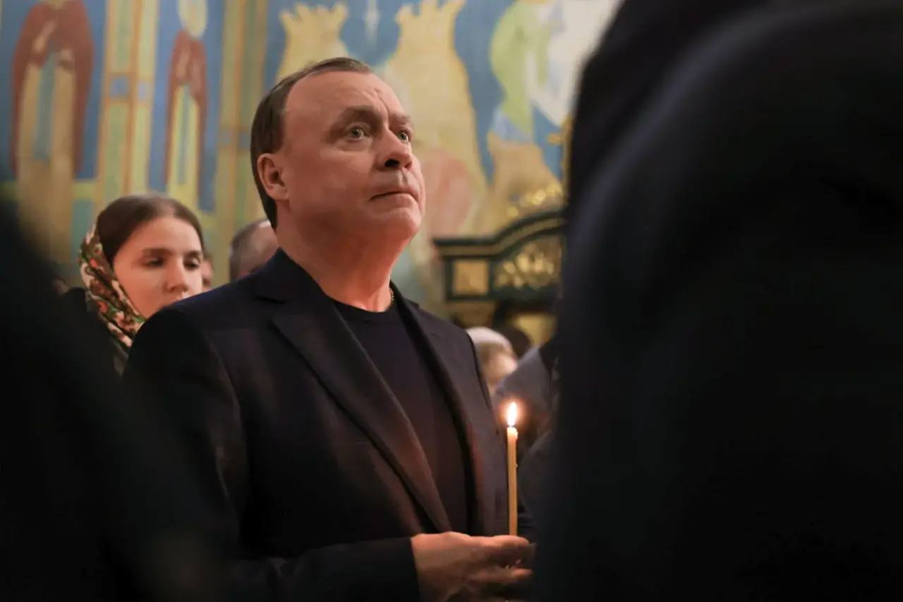 Алексей Орлов: Сердечно поздравляю всех православных верующих с Рождеством Христовым! Этот светлый праздник встретил в Свято-Троицком кафедральном соборе вместе с сотнями горожан Алексей Орлов: Сердечно поздравляю всех православных верующих с Рождеством Христовым! Этот светлый праздник встретил в Свято-Троицком кафедральном соборе вместе с сотнями горожан