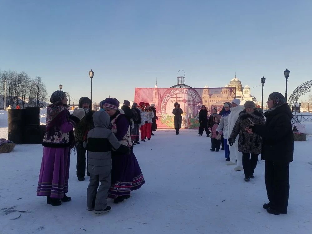 Рождественская ярмарка в Верхотурье собрала почти 2 тысячи человек Рождественская ярмарка в Верхотурье собрала почти 2 тысячи человек