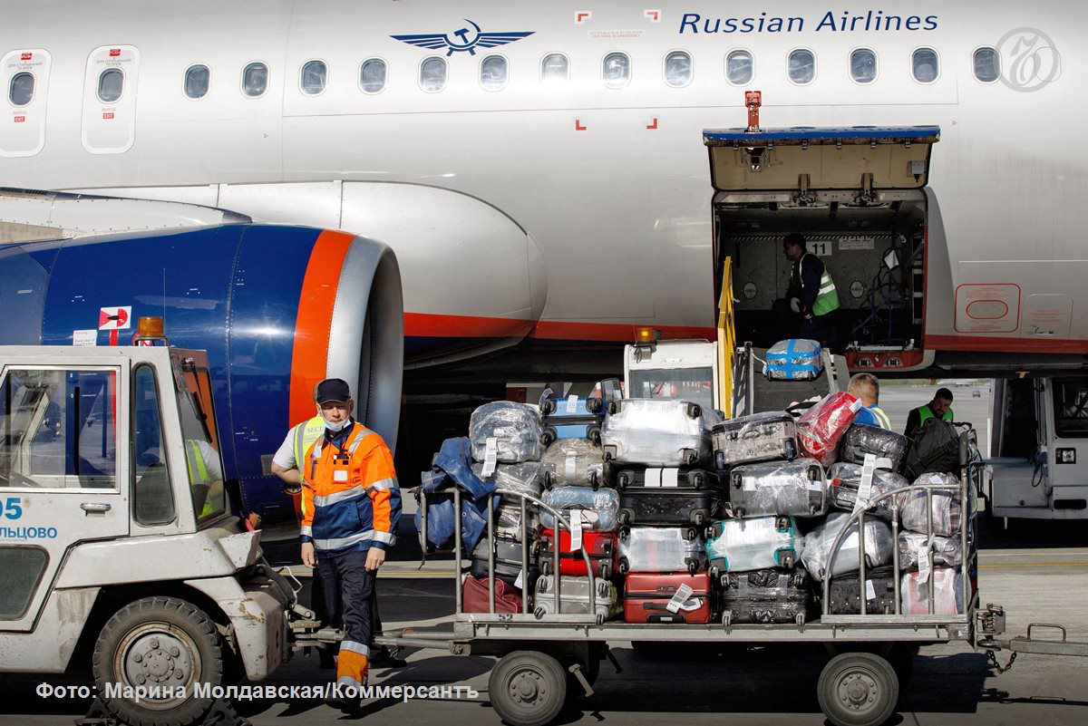 На места стоянки аэропорта Кольцово в Екатеринбурге по решению экипажей вернулись два самолета, которые должны были отправиться в Шереметьево в Москве