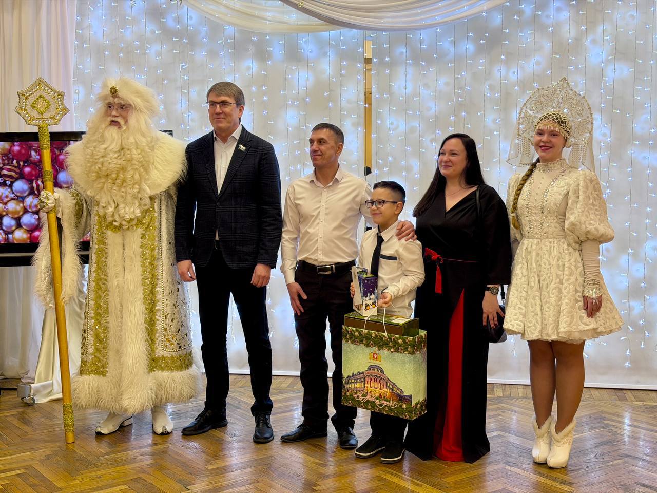 Денис Паслер исполнил мечты двух юных свердловчан