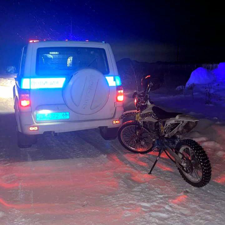 В Алапаевском районе автоинспекторы пресекли опасную езду несовершеннолетнего на мотоцикле