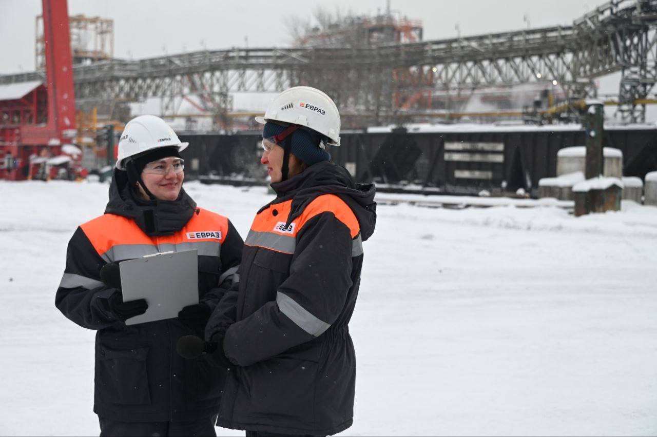 Денис Паслер принял участие в запуске нового грейферного крана на ЕВРАЗ НТМК в Нижнем Тагиле Денис Паслер принял участие в запуске нового грейферного крана на ЕВРАЗ НТМК в Нижнем Тагиле