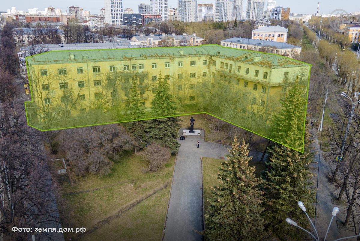 Дом. рф вновь выставил на продажу историческое здание в районе площади Первой пятилетки на Уралмаше в Екатеринбурге