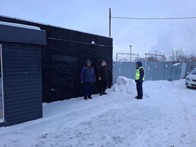 Нижнетагильские транспортные полицейские задержали вахтовика, подозреваемого в незаконном обороте наркотиков Нижнетагильские транспортные полицейские задержали вахтовика, подозреваемого в незаконном обороте наркотиков