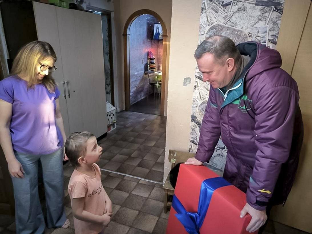 Глава города исполнил детские мечты с «Ёлки желаний» Глава города исполнил детские мечты с «Ёлки желаний»