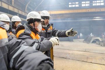 Первый замгубернатора Свердловской области Алексей Шмыков отметил вклад металлургов Тагила в экономику региона