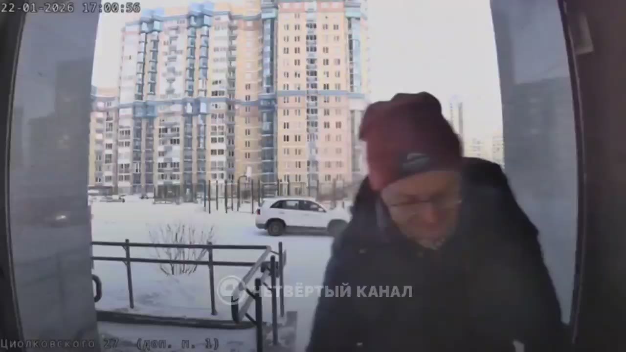 Напал на пенсионера в подъезде: жители Чкаловского района боятся «Фантомаса»