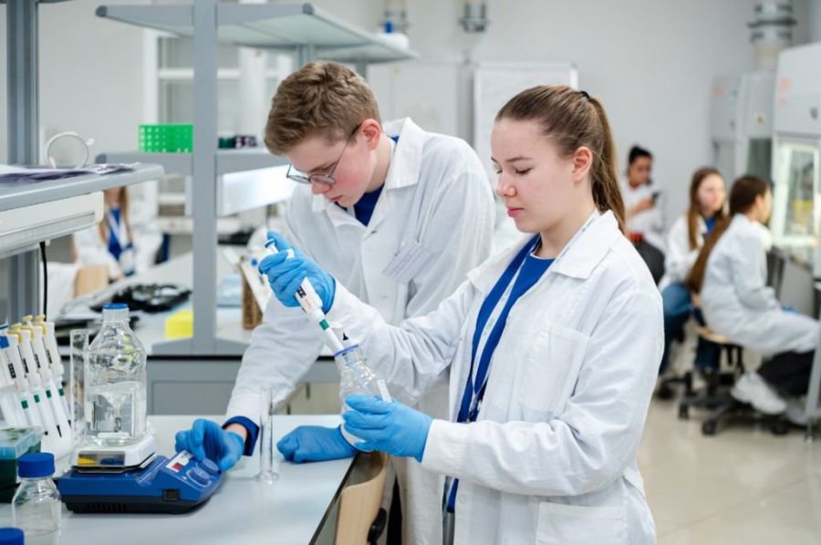 Гранты на создание долговечной краски для дорожной разметки и импеллерных двигателей получат свердловские студенты в 2026 году