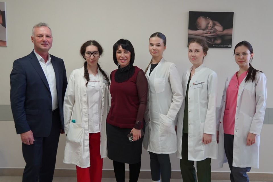 В 2026 году более 1,3 тыс. выпускников Свердловского областного медицинского колледжа получат возможность освоить сразу две специальности