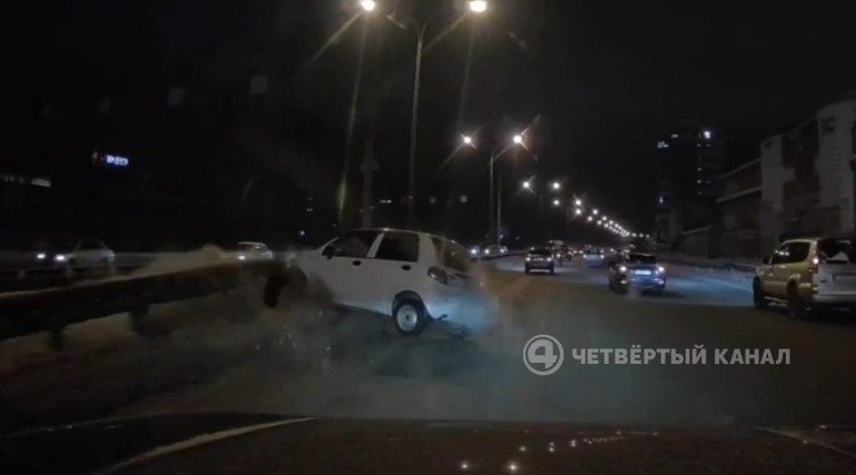 Машину, которая крутится как юла, видели?