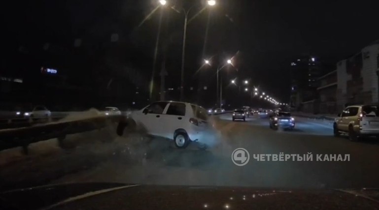 Машину, которая крутится как юла, видели?