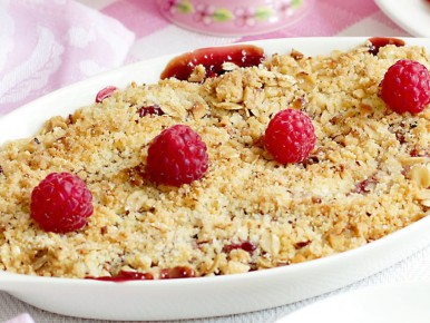 Ягодный крамбл с карамельной корочкой и хрустящей крошкой, которую хочется повторять