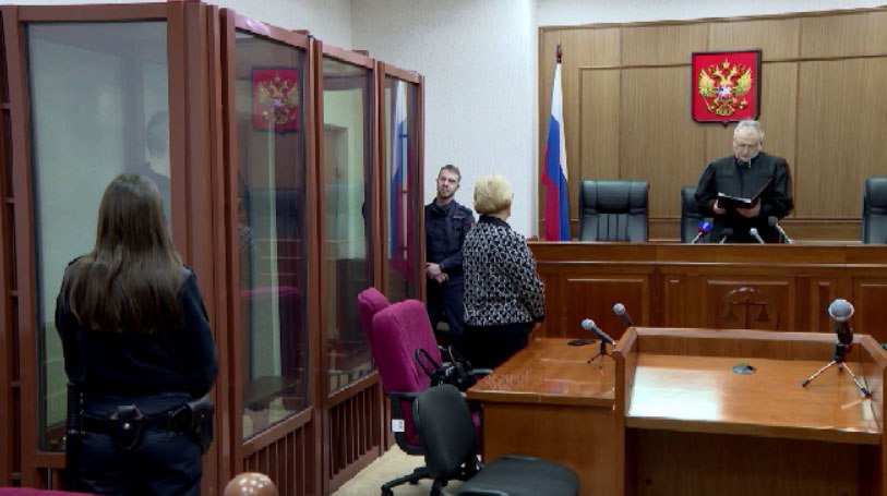 15 лет в колонии строгого режима и штраф в полмиллиона рублей — такое наказание вынесли в Свердловском областном суде жителю Екатеринбурга, осуждённому сразу по двум статьям Уголовного кодекса за незаконное производство и...