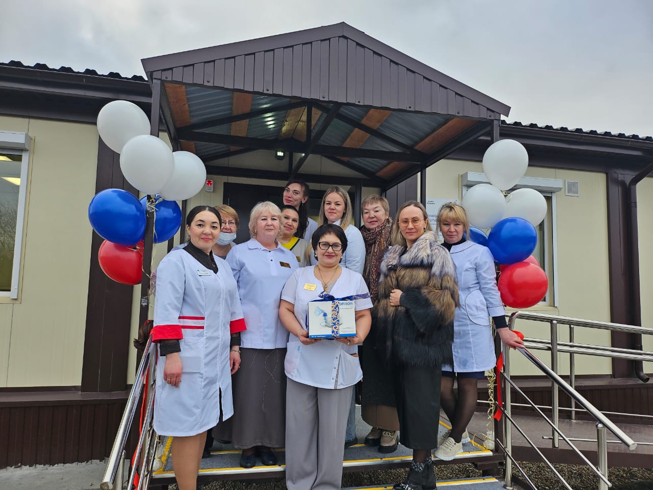 Жители села Большебрусянское высоко оценили новую амбулаторию, возведенную по поручению Дениса Паслера Жители села Большебрусянское высоко оценили новую амбулаторию, возведенную по поручению Дениса Паслера