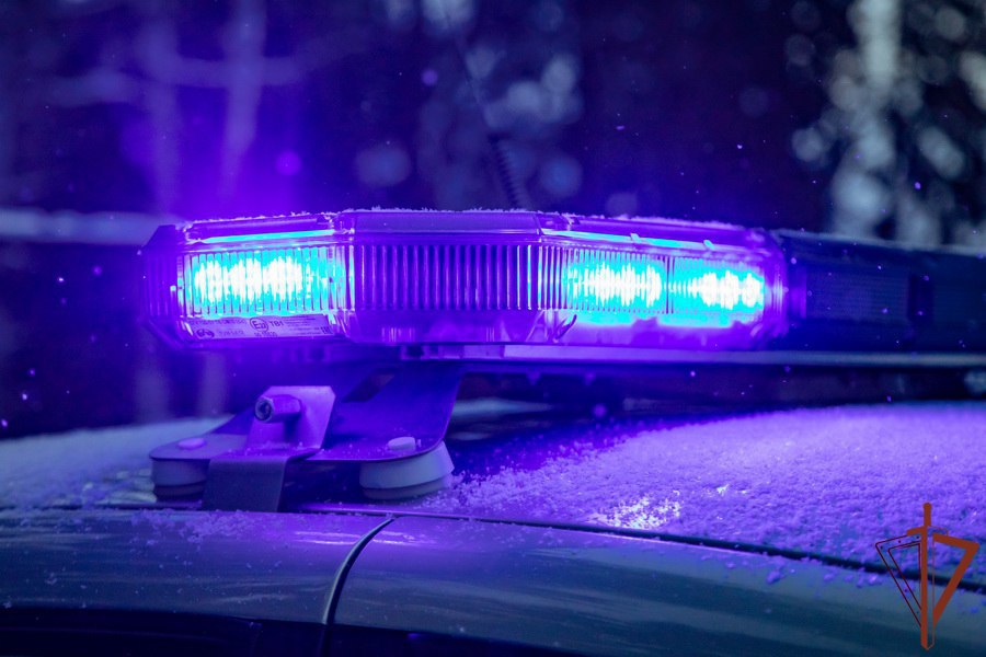 В Екатеринбурге сотрудники Росгвардии задержали троих людей, пугавших прохожих предметами, похожими на оружие