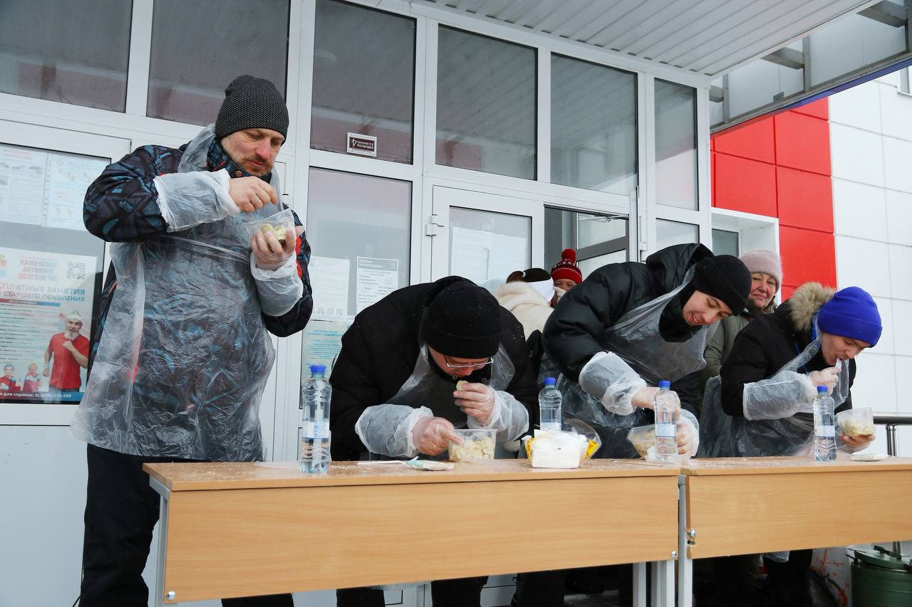 Бокс на коньках и поедание пельменей на скорость – в Свердловской области с размахом отмечают Всероссийский день снега Бокс на коньках и поедание пельменей на скорость – в Свердловской области с размахом отмечают Всероссийский день снега