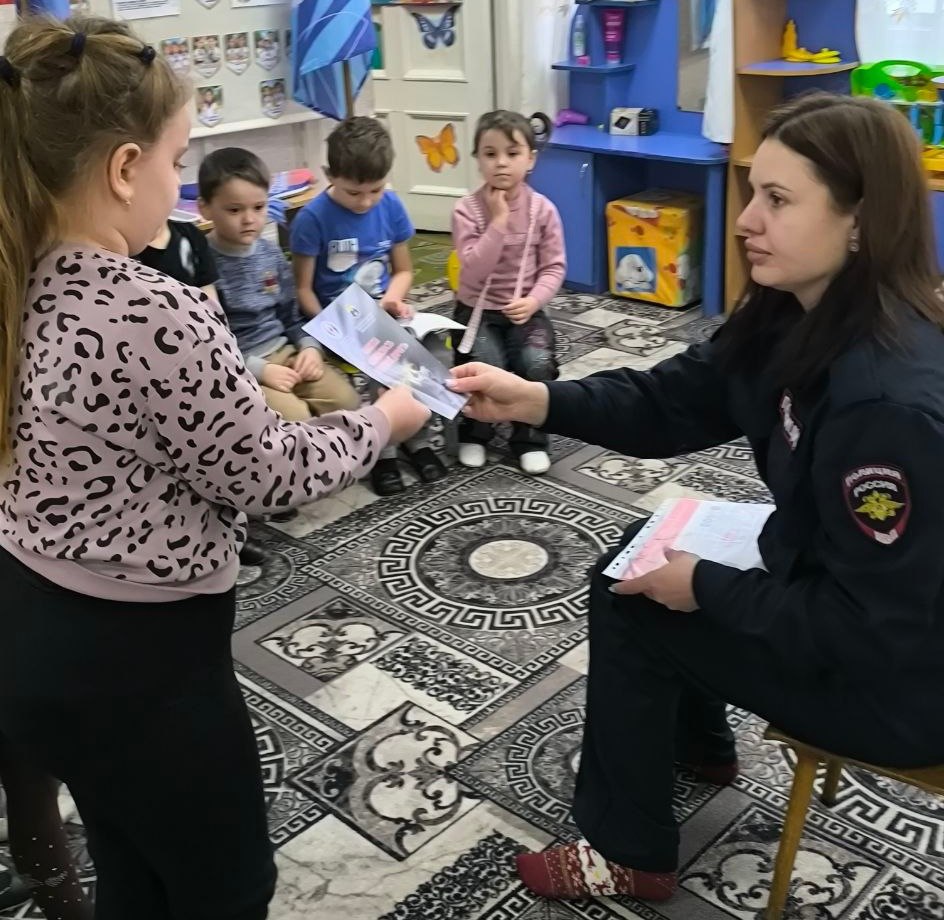 Транспортные полицейские ЛНР провели цикл профилактических мероприятий для школьников и дошкольников