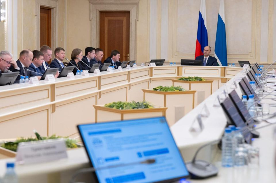 «В условиях серьезных вызовов»: Денис Паслер обозначил приоритеты промышленной политики региона