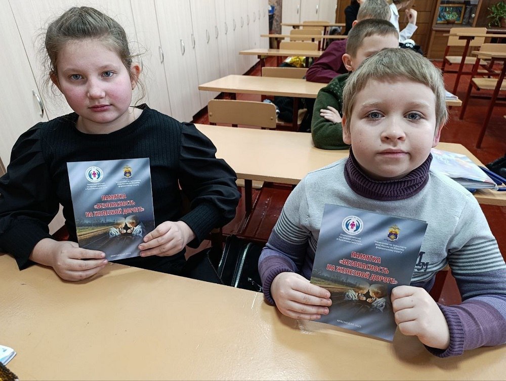 Транспортные полицейские ЛНР провели цикл профилактических мероприятий для школьников и дошкольников Транспортные полицейские ЛНР провели цикл профилактических мероприятий для школьников и дошкольников